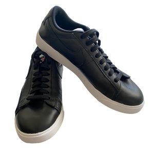 Nike Black Leather Casual Shoe wmns 8.5